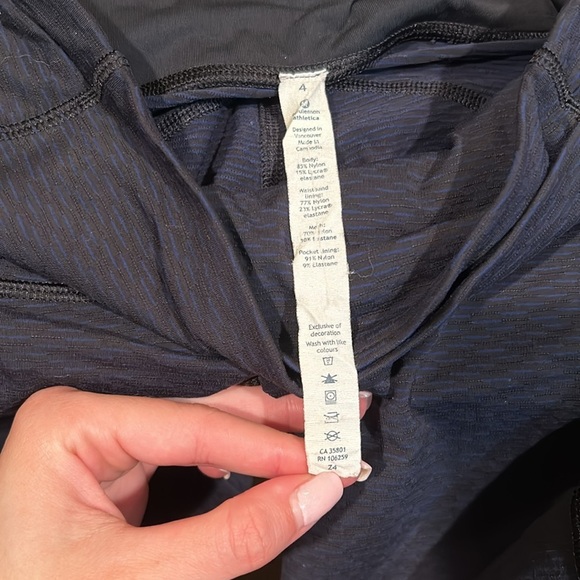 Lululemon Women’s Navy Cropped Leggings Size 4 - Picture 4 of 4